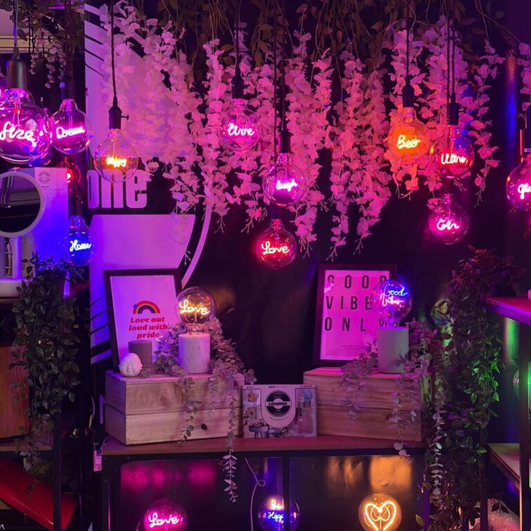 Steepleton Neon Text Bulbs (Screw Up) Beer Gin Wine Queen